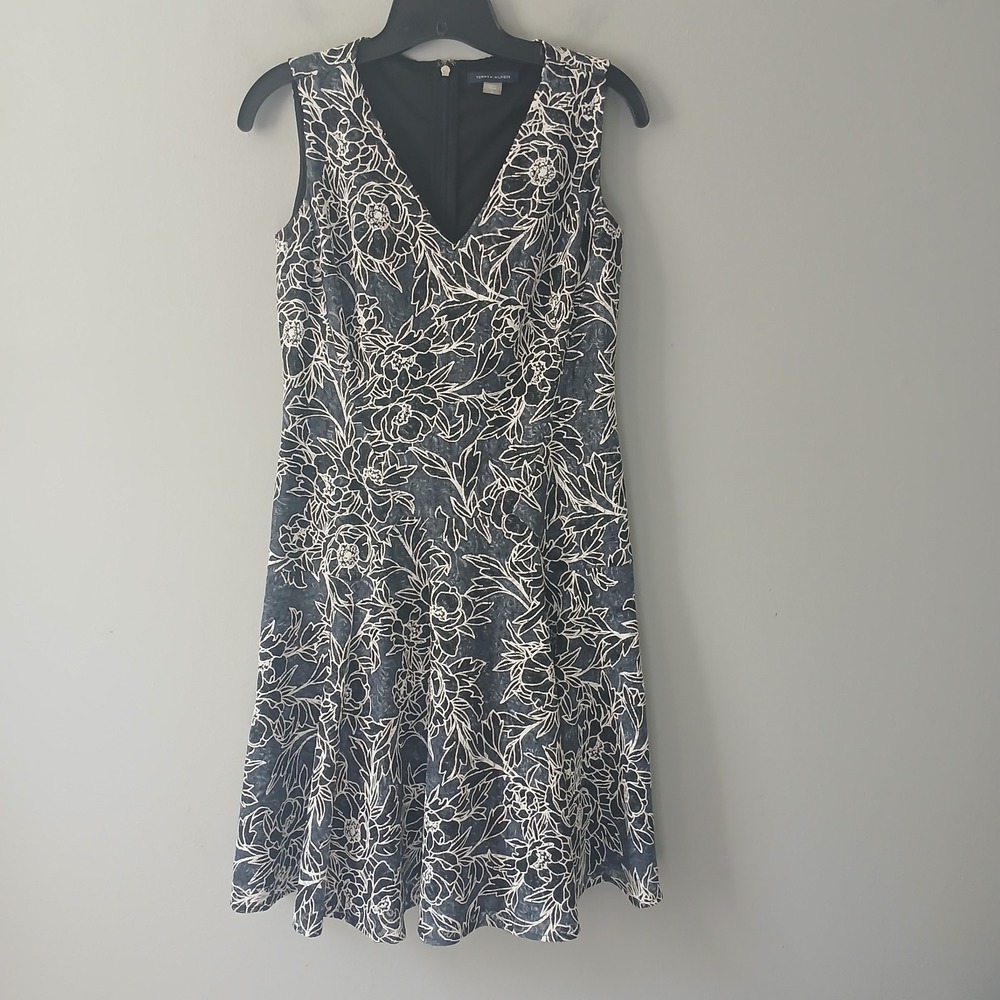 Tommy Hilfiger Women's Size 8‎ Fit and Flare Floral Dress Sleeveless Embroidered